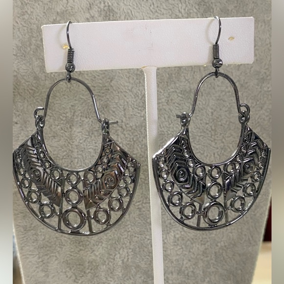 E177 ❤️ Indigenous Idol – Black Gunmetal – Earrings - Picture 8 of 8